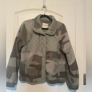 Abercrombie & Fitch women’s camo colored fleece jacket. Size M
